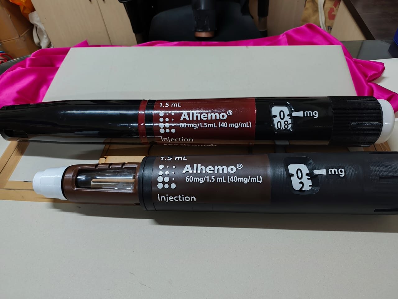 Alhemo pen — pharma display model